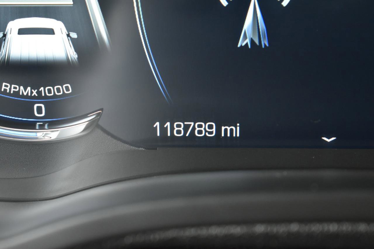 Used 2020 Cadillac Escalade ESV Premium Luxury AWD/4WD image 18