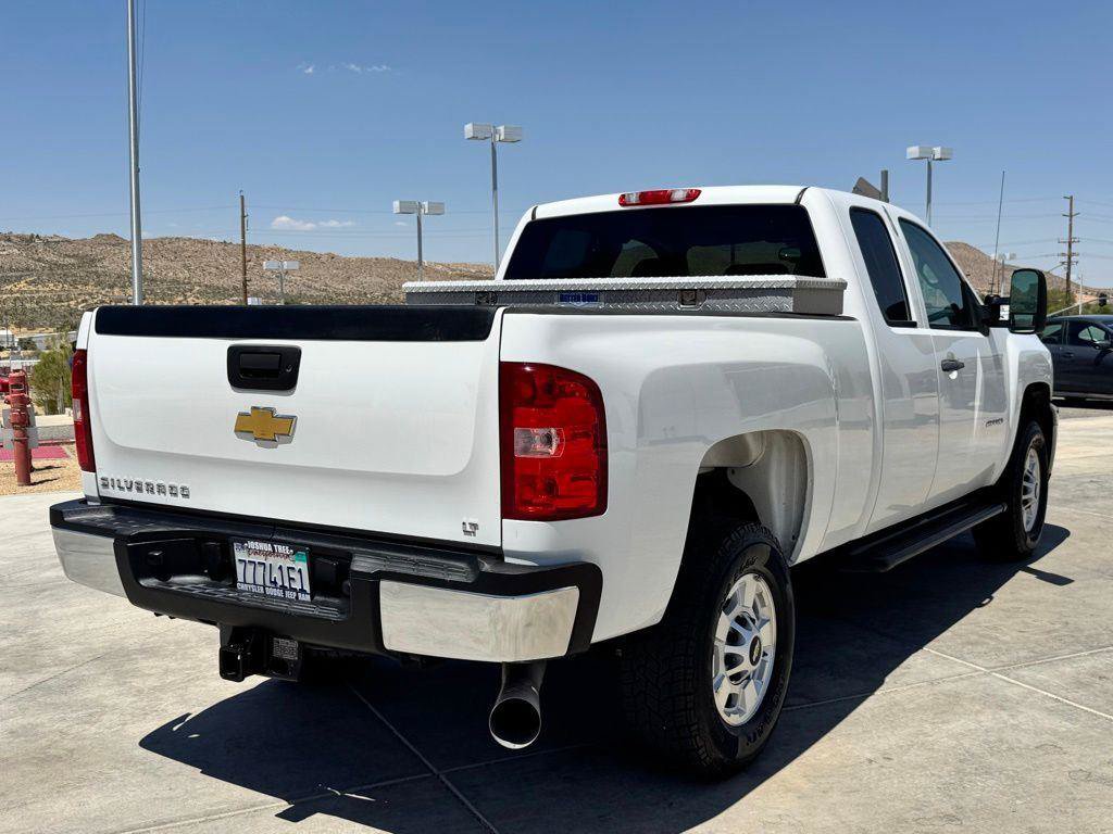 Used 2011 Chevrolet Silverado 2500 LT w/ Interior Plus Package AWD/4WD image 7