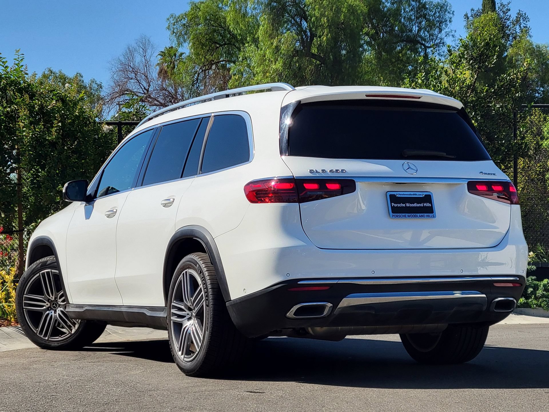 Used 2024 Mercedes-Benz GLS 450 4MATIC image 3