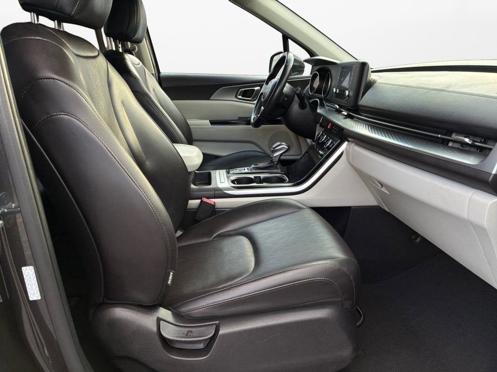 Used 2024 Kia Carnival LX image 23