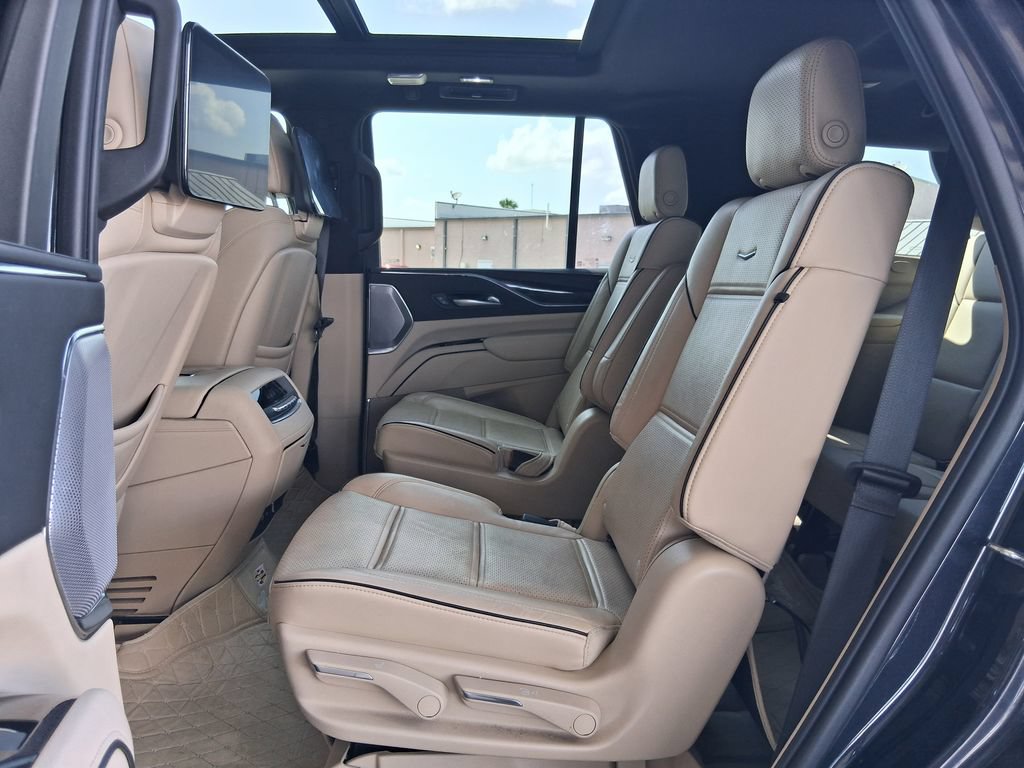Used 2023 Cadillac Escalade Premium Luxury w/ Performance Package AWD/4WD image 23
