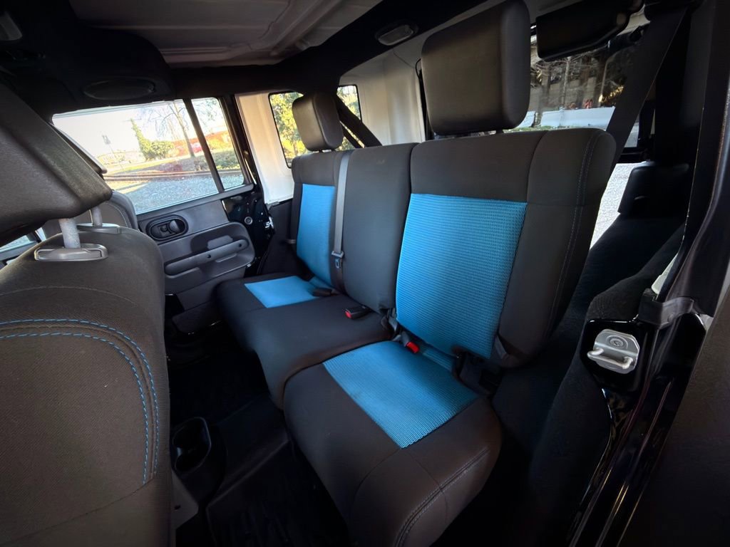 Used 2010 Jeep Wrangler Unlimited Islander image 23