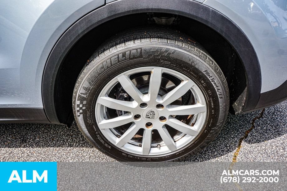 Used 2023 Porsche Cayenne AWD/4WD image 16