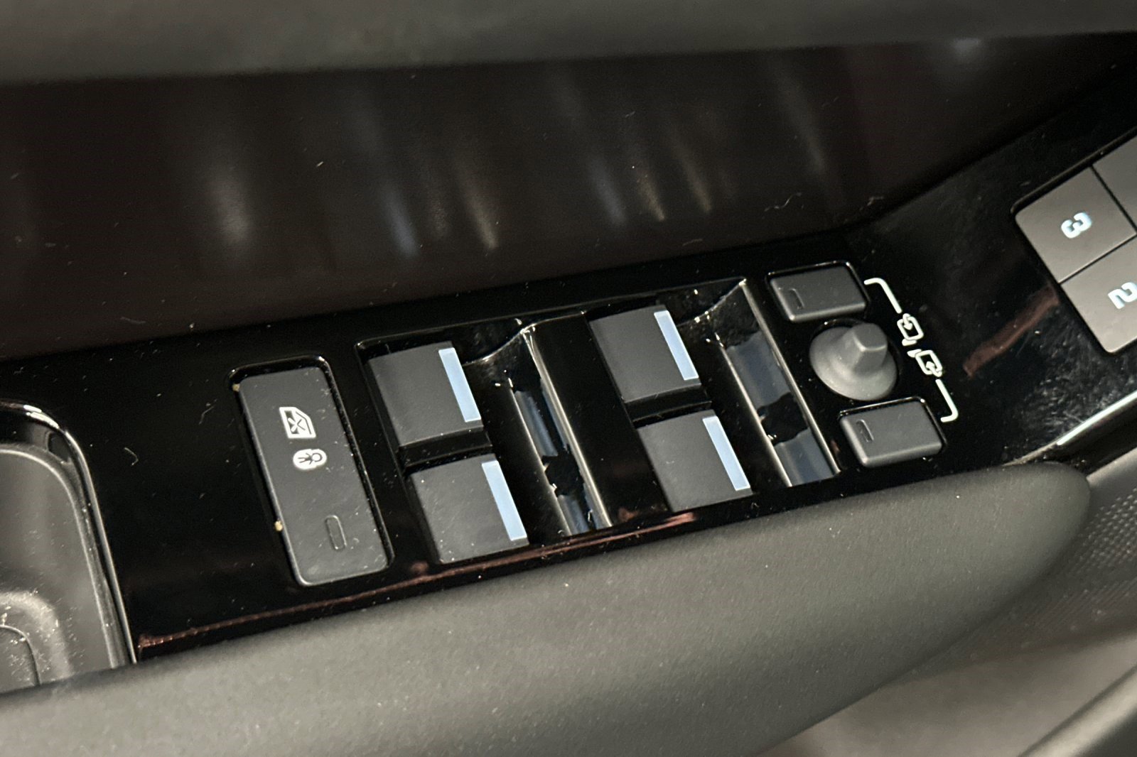 Used 2026 Land Rover Range Rover Velar Dynamic SE image 15