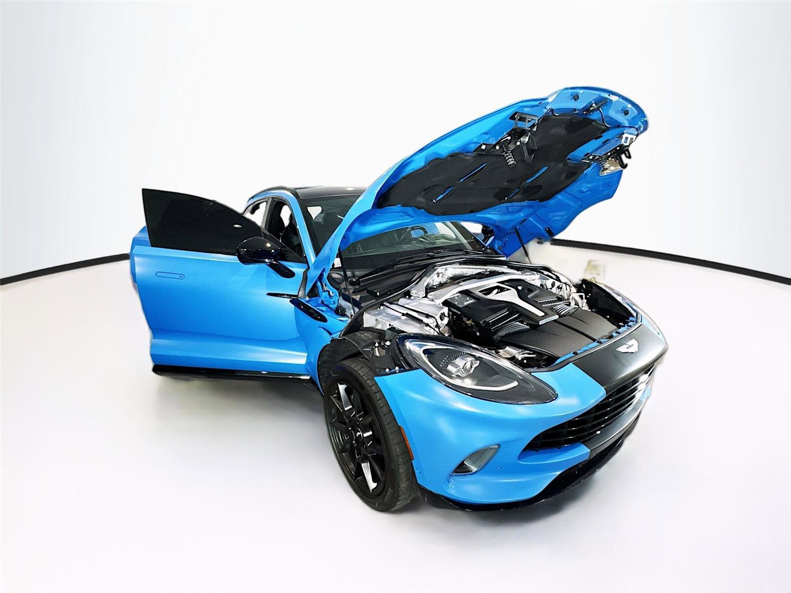 Used 2021 Aston Martin DBX image 38