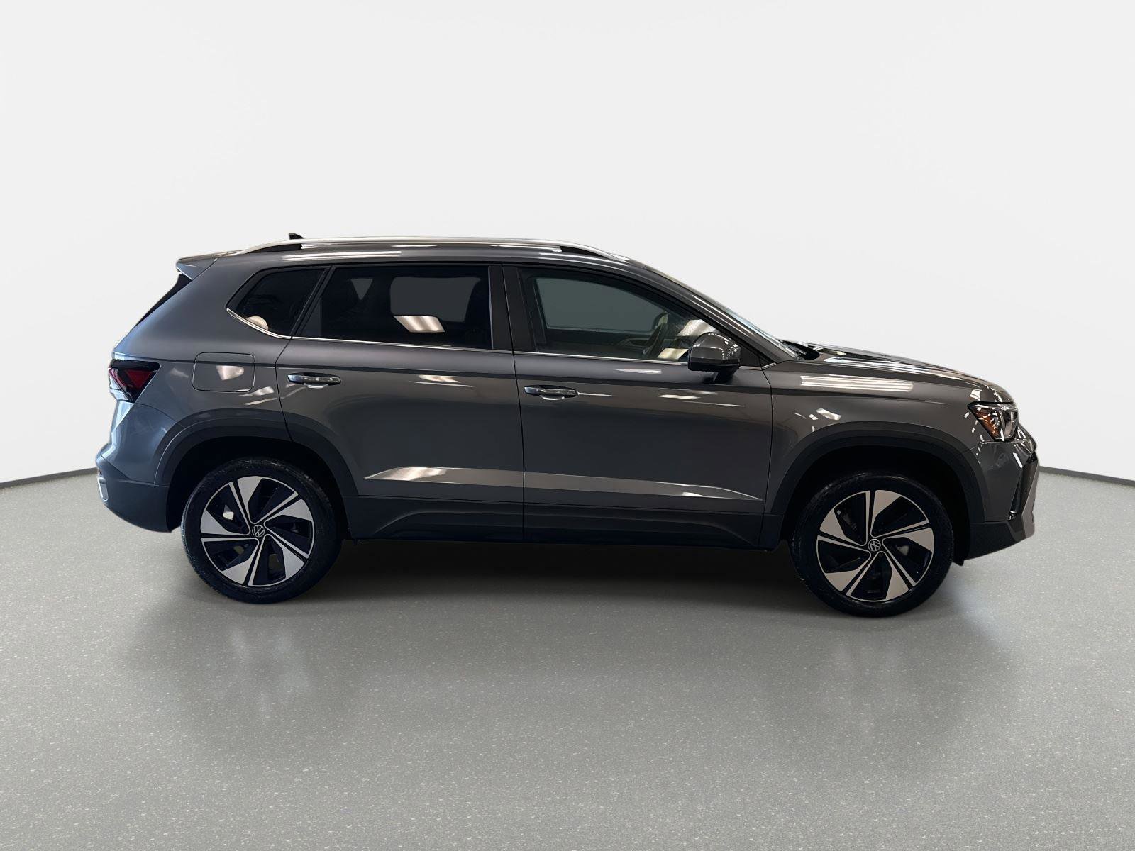 New 2026 Volkswagen Taos SE image 4