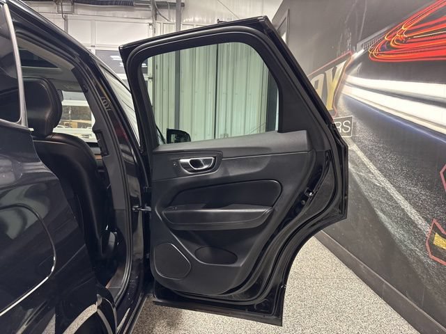 Used 2023 Volvo XC60 B5 Plus AWD/4WD image 25