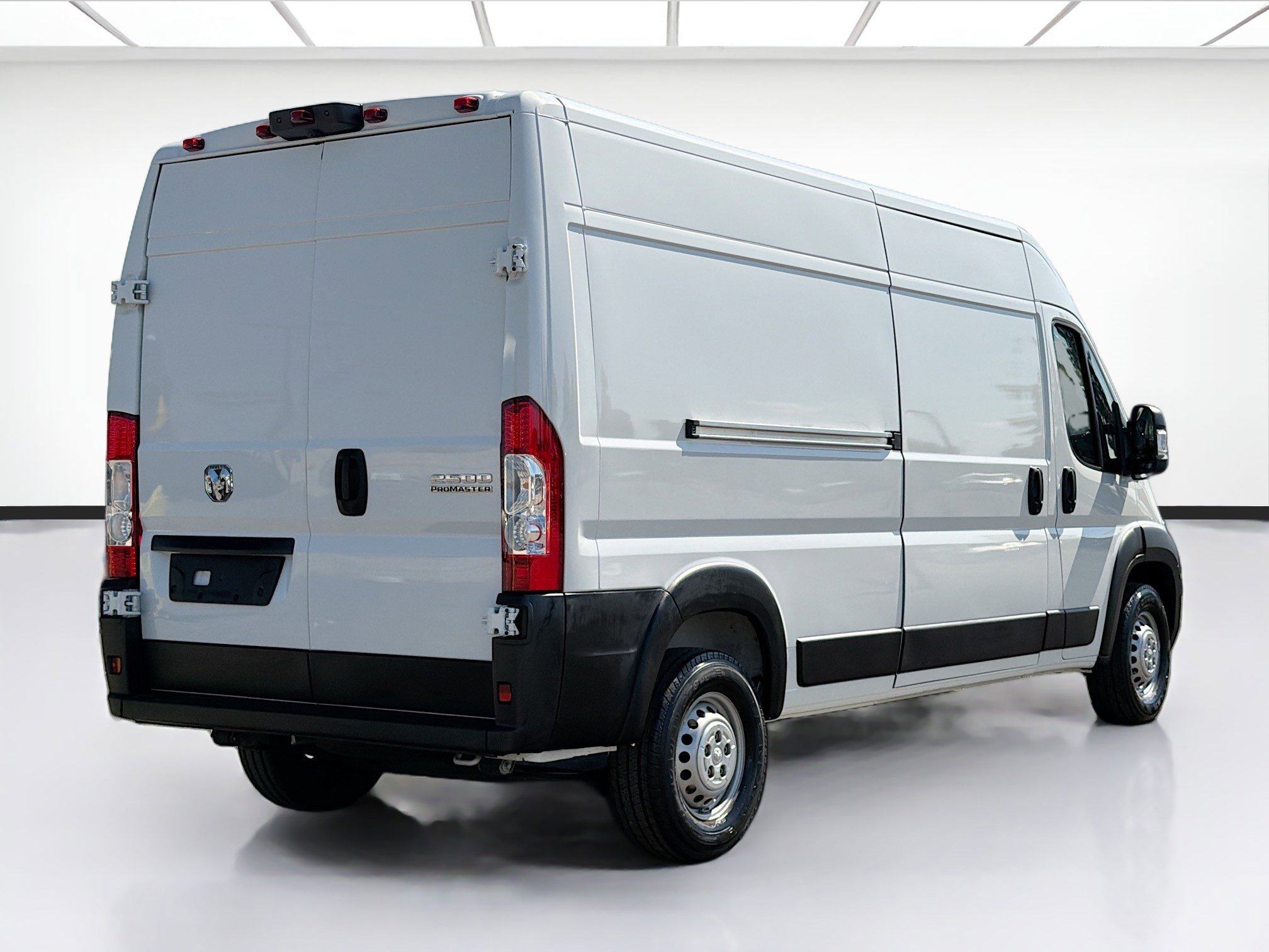 Used 2025 RAM ProMaster 2500 w/ Convenience Group FWD image 4