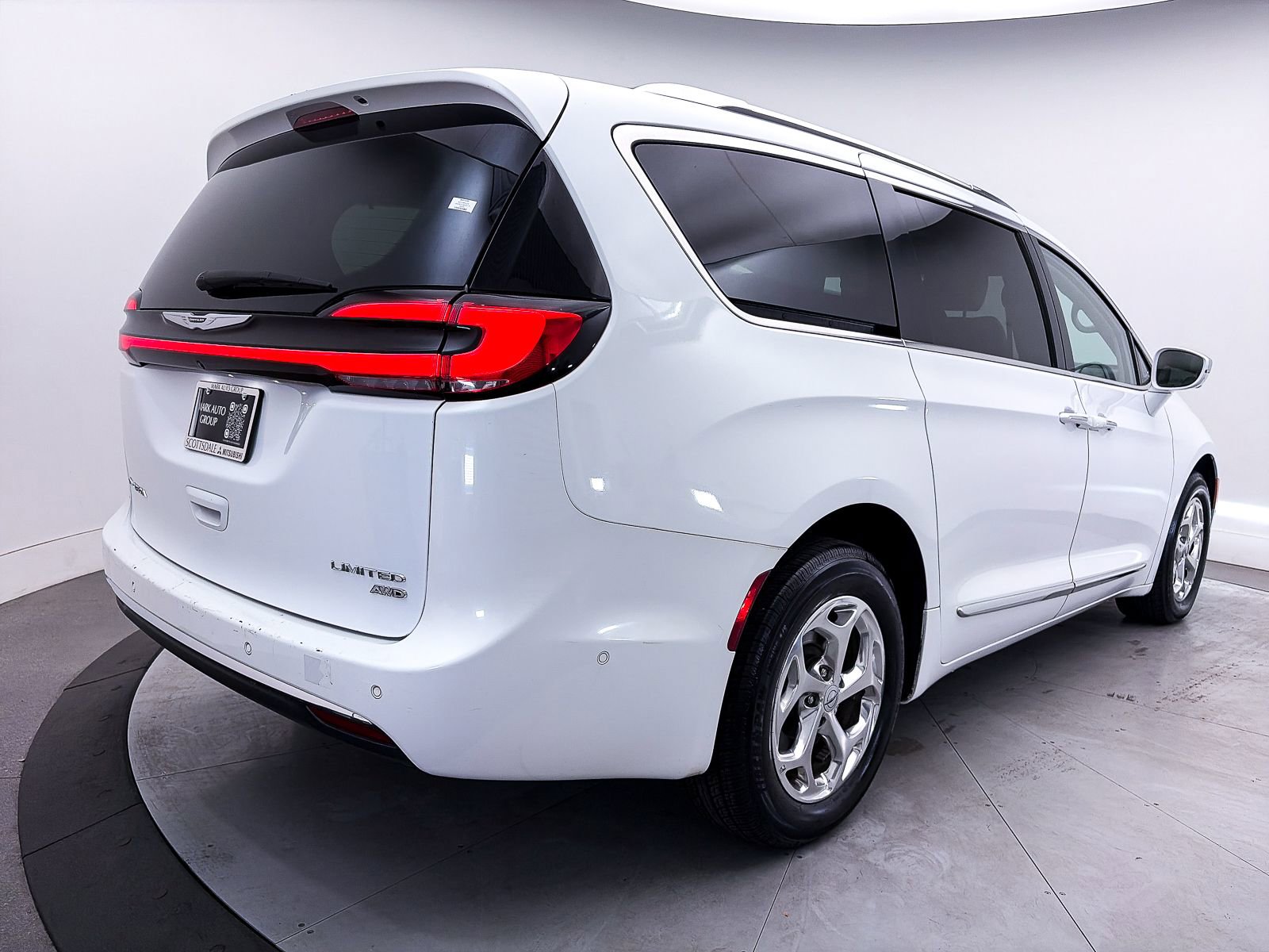 Used 2021 Chrysler Pacifica Limited w/ Premium & Safety Sphere Group image 16