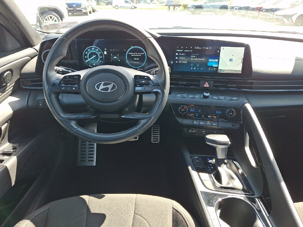 Certified 2025 Hyundai Elantra SEL FWD image 10