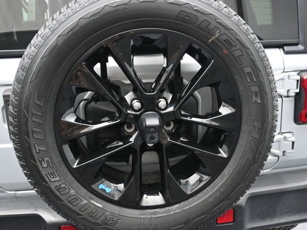 Used 2023 Jeep Wrangler Unlimited Sahara image 30
