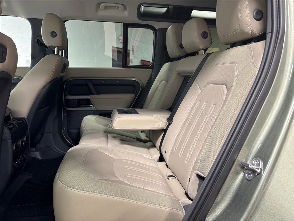 Used 2020 Land Rover Defender 110 First Edition image 27