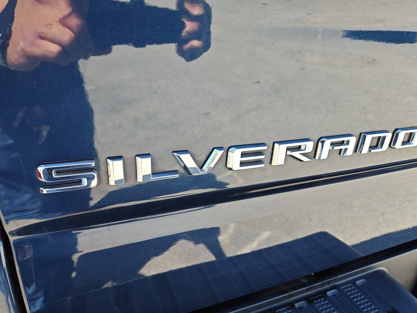 Used 2020 Chevrolet Silverado 1500 LTZ w/ LTZ Plus Package AWD/4WD image 25