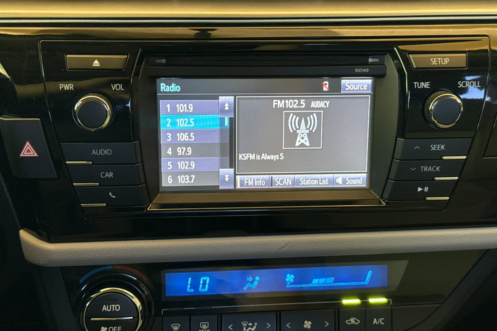 Used 2014 Toyota Corolla LE FWD image 22