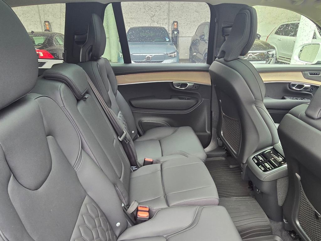 New 2025 Volvo XC90 B5 Plus w/ Protection Package Premier image 12