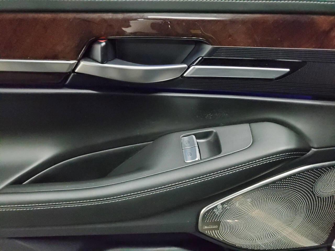 Used 2017 Genesis G90 3.3T Premium image 13