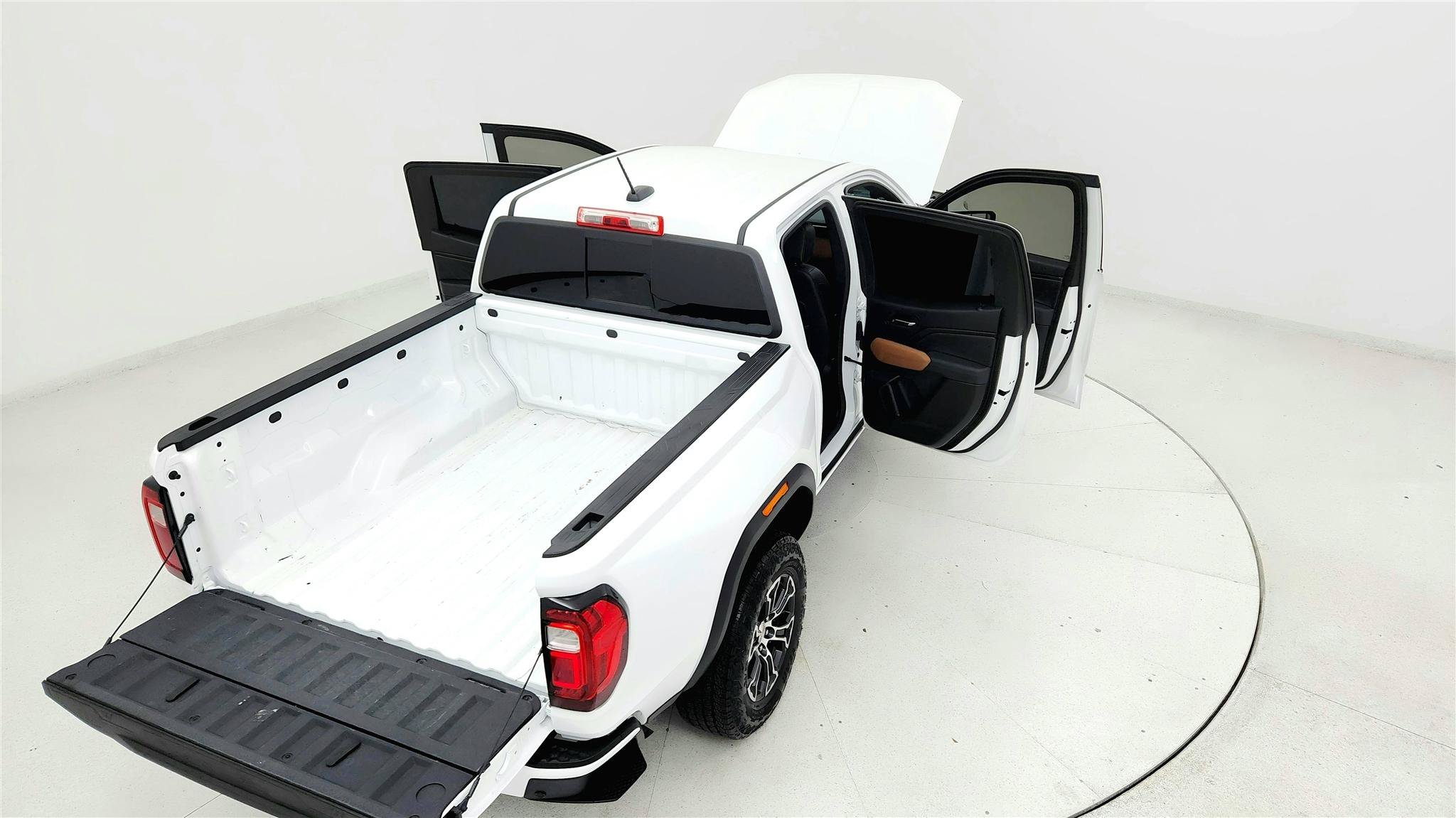 Used 2024 GMC Canyon AT4 w/ AT4 Premium Package AWD/4WD image 23