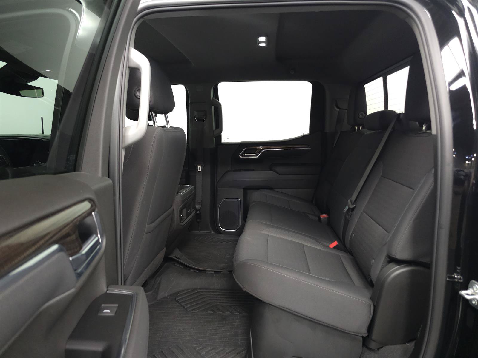 Used 2025 Chevrolet Silverado 1500 LT Trail Boss w/ Convenience Package II AWD/4WD image 5