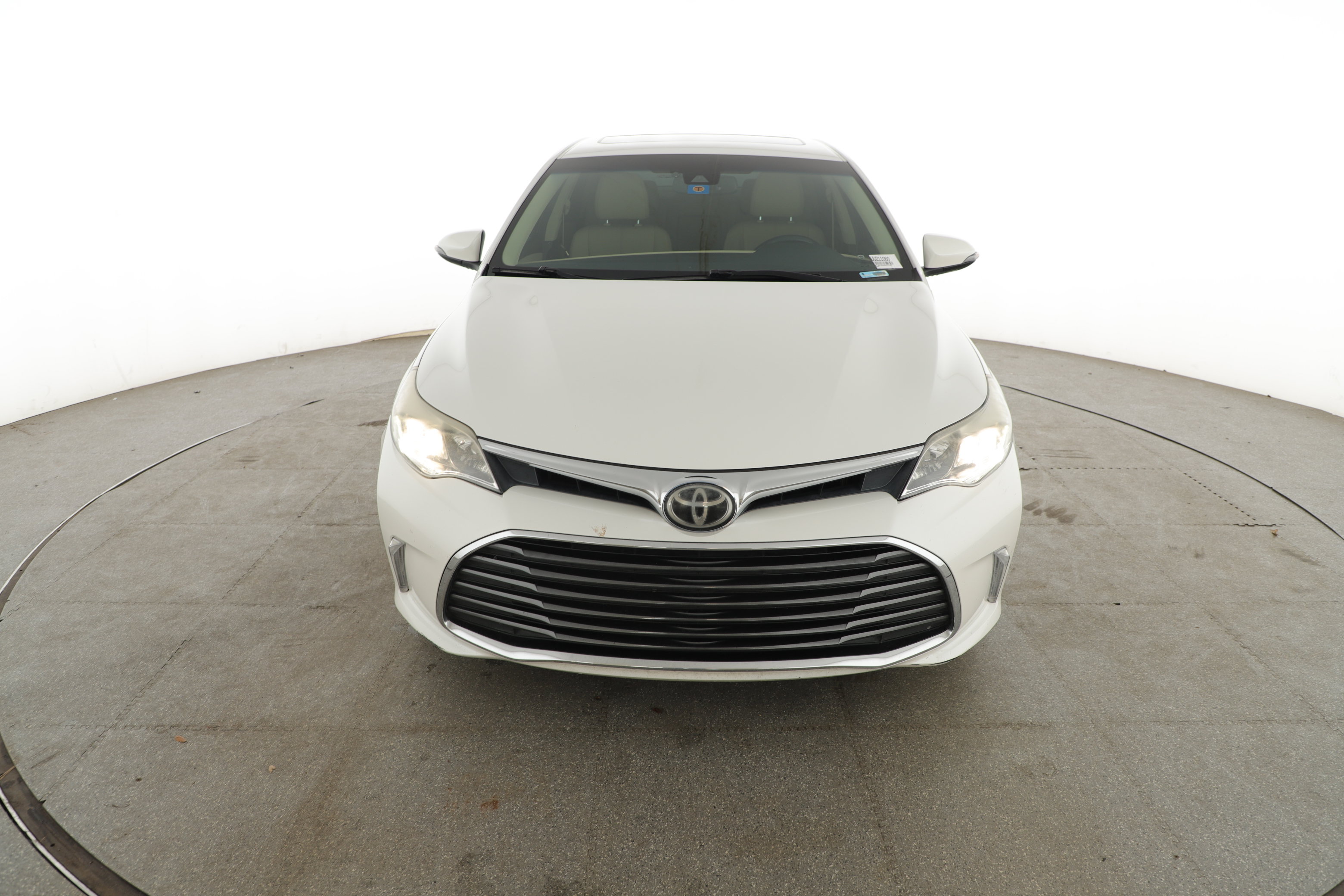 Used 2016 Toyota Avalon Limited w/ Toyota Safety Sense Package FWD image 2