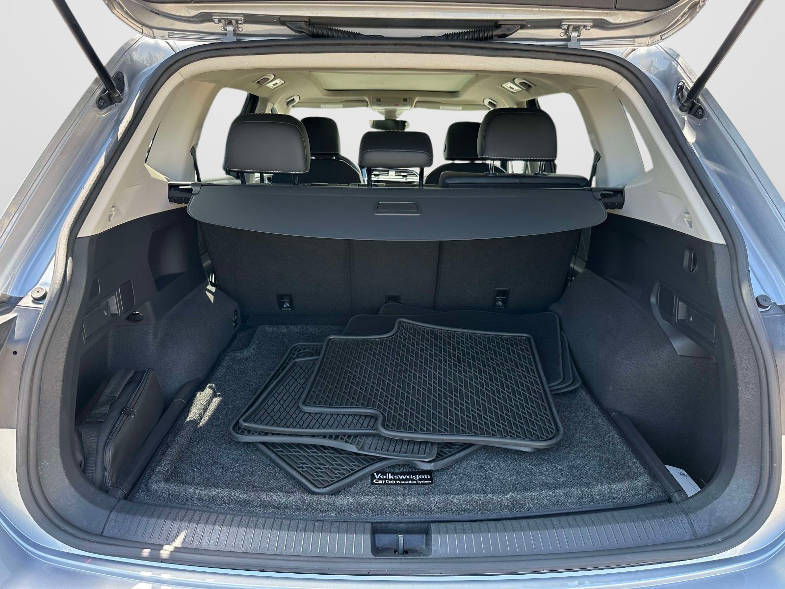 Certified 2023 Volkswagen Tiguan SE w/ Panoramic Sunroof Package AWD/4WD image 12