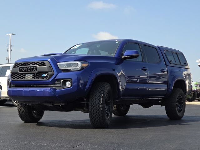 Used 2022 Toyota Tacoma TRD Sport w/ TRD Premium Sport Package AWD/4WD image 15