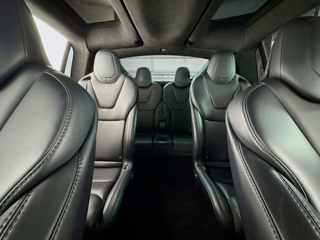 Used 2018 Tesla Model X 75D image 17