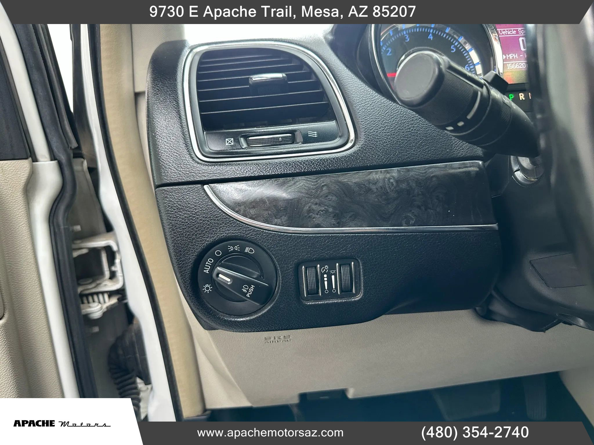 Used 2014 Chrysler Town & Country Touring image 20