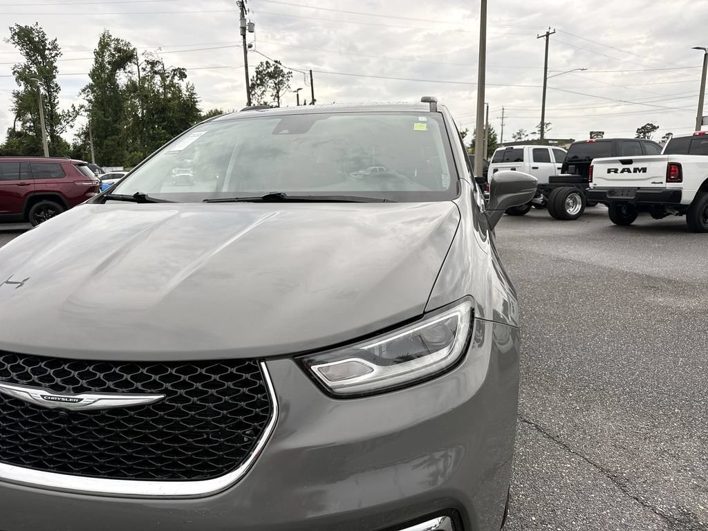 Used 2022 Chrysler Pacifica Touring-L FWD image 10