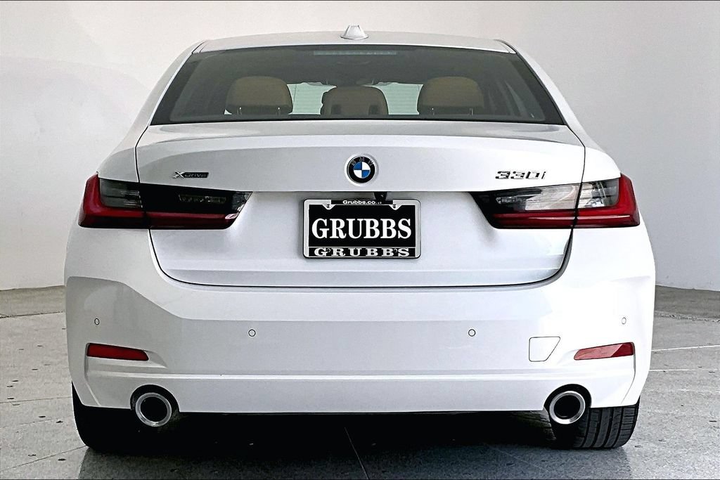 Used 2025 BMW 330i xDrive Sedan w/ Convenience Package AWD/4WD image 4