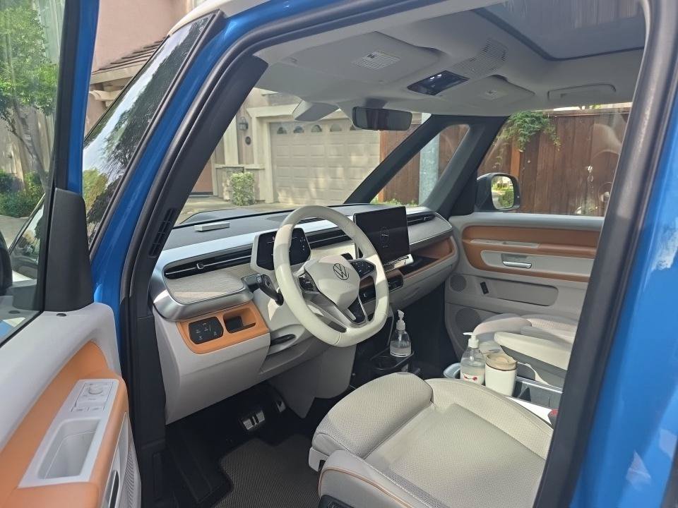 Used 2025 Volkswagen ID. Buzz 1st Edition RWD image 17