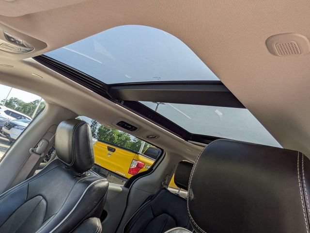 Used 2023 Chrysler Pacifica Limited FWD image 24