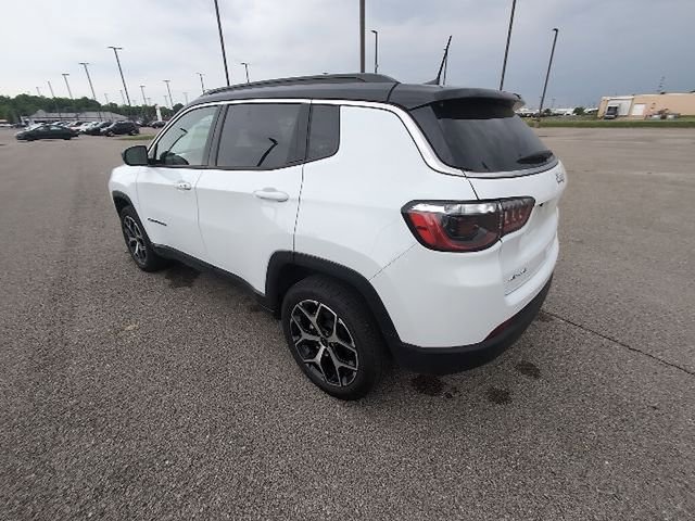 Used 2025 Jeep Compass Limited AWD/4WD image 9