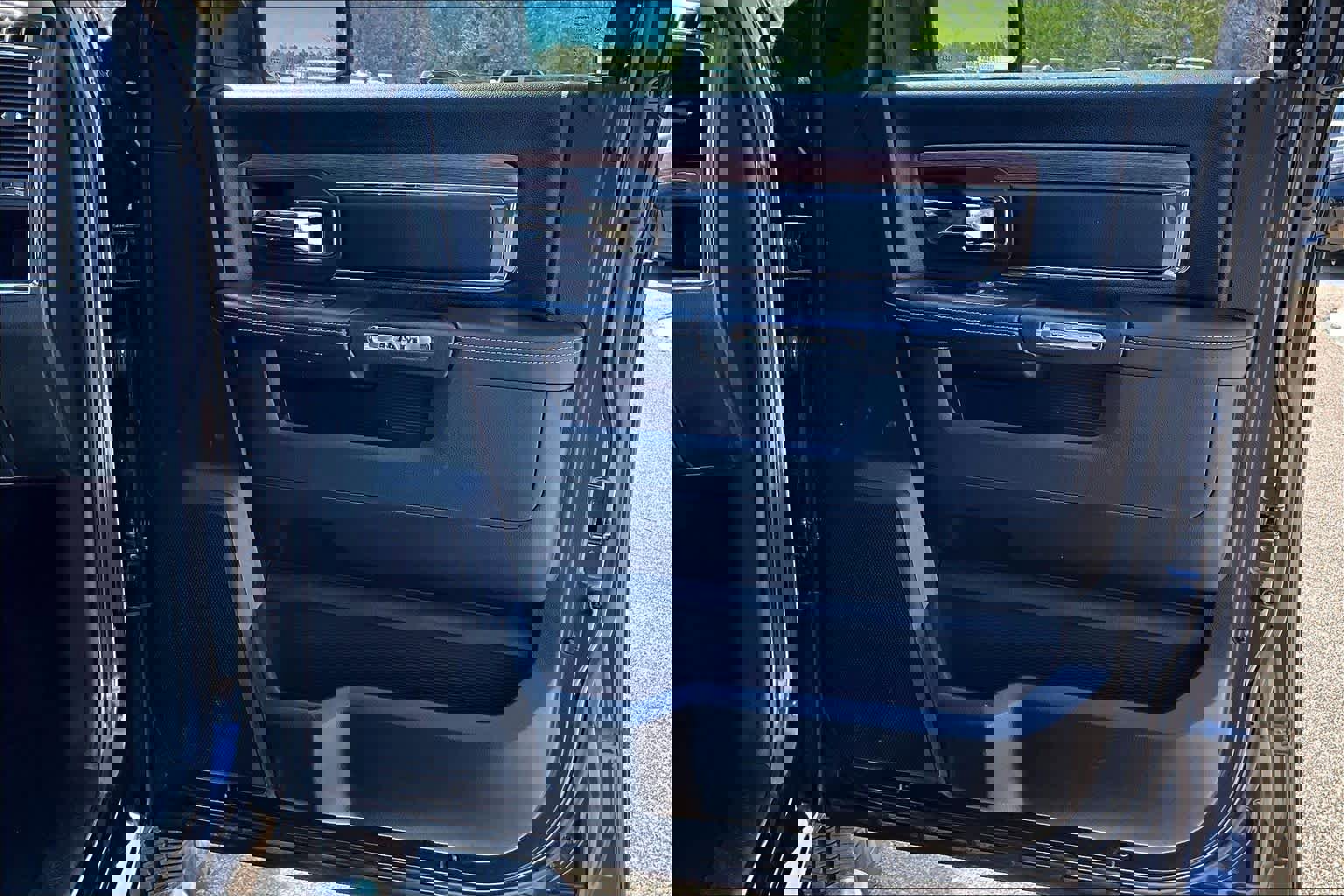 Used 2017 RAM 1500 Laramie w/ Convenience Group image 24