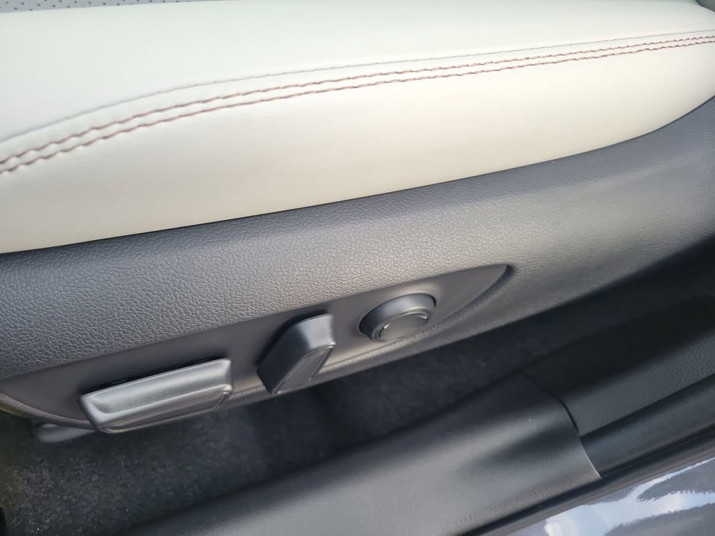 New 2025 Toyota RAV4 Limited image 19