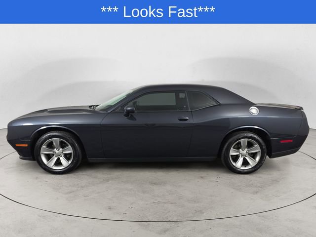 Used 2017 Dodge Challenger SXT image 2