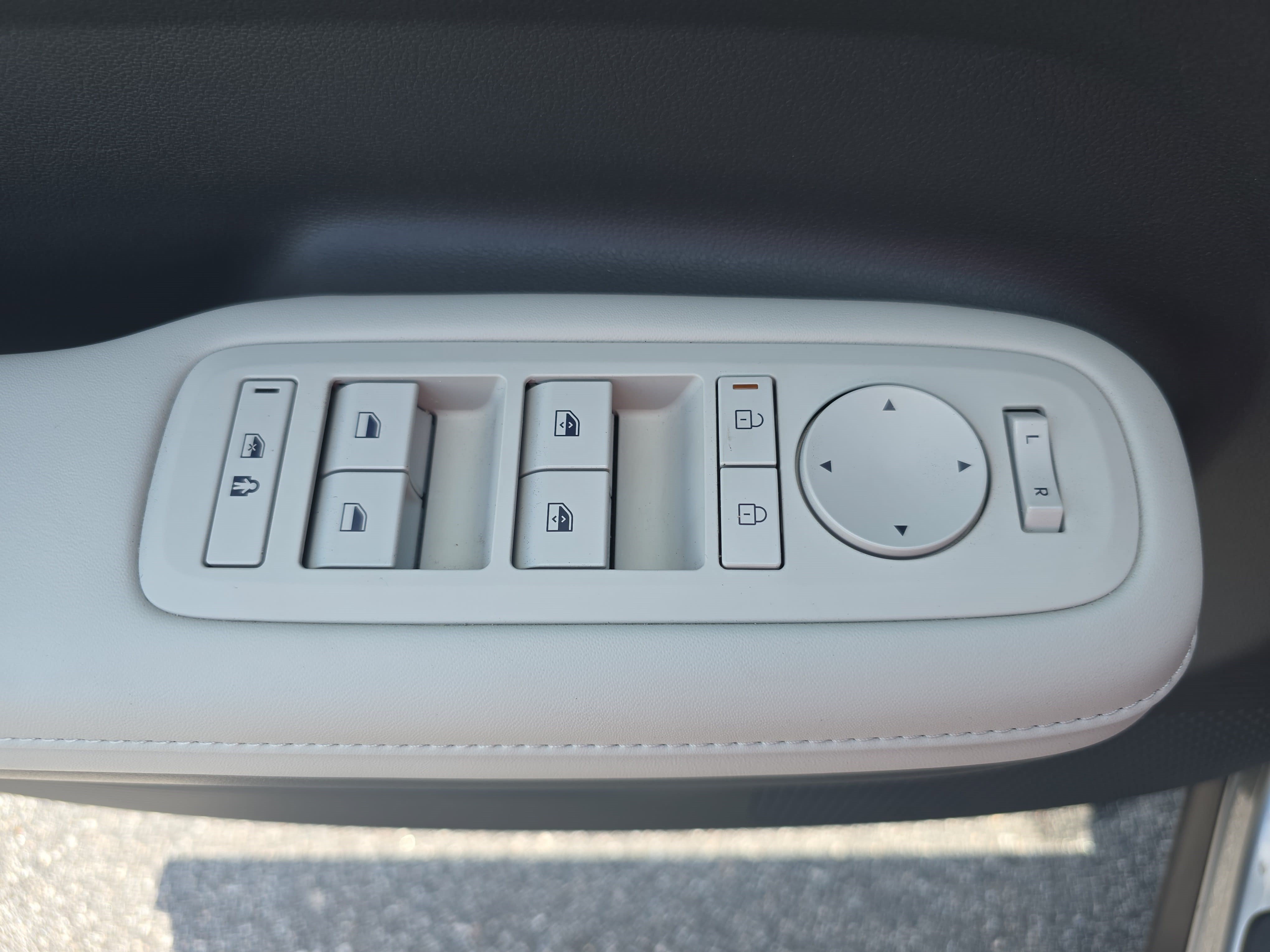 Used 2024 Hyundai Santa Fe SEL FWD image 28