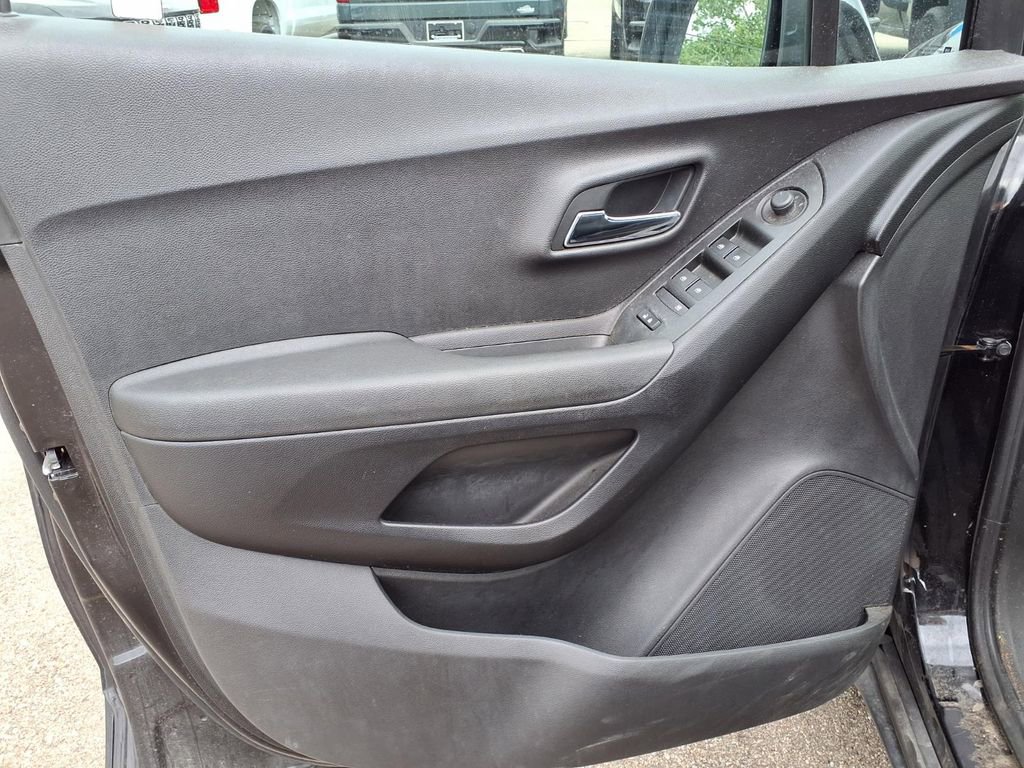Used 2019 Chevrolet Trax LT w/ Driver Confidence Package FWD image 15