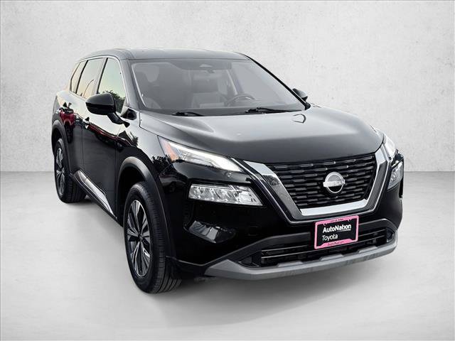 Used 2022 Nissan Rogue SV image 3