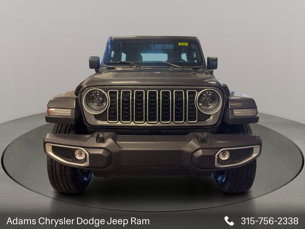Used 2025 Jeep Wrangler Unlimited Sahara image 2
