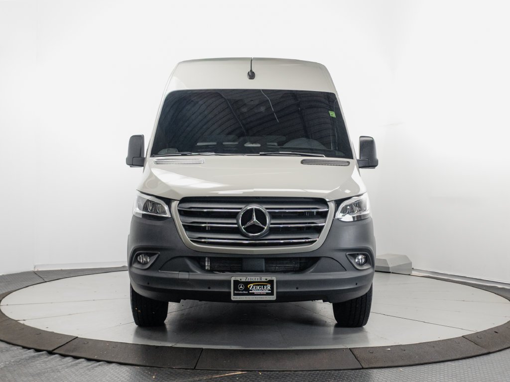 Used 2025 Mercedes-Benz Sprinter 2500 image 2