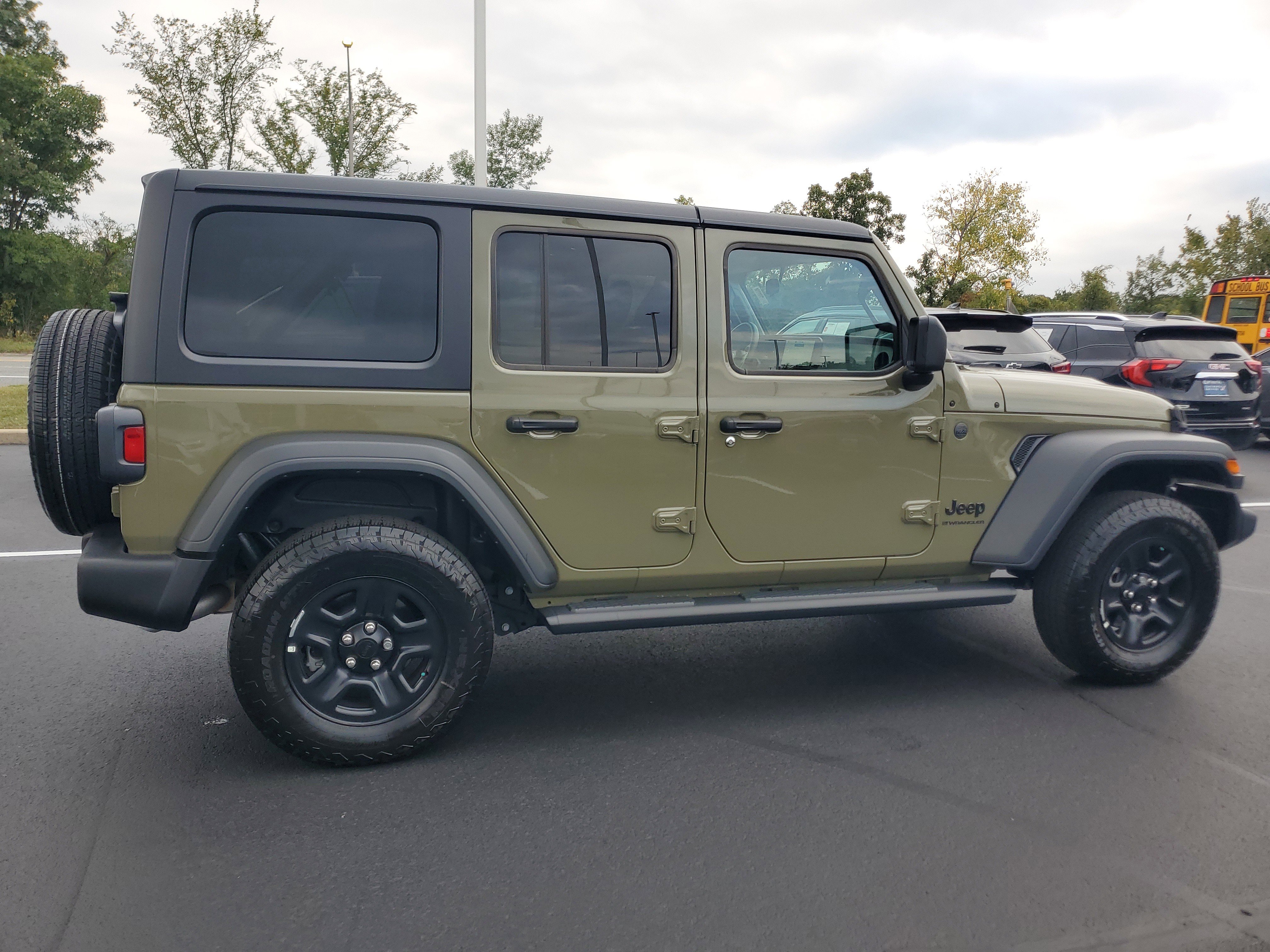 Used 2025 Jeep Wrangler Sport image 5