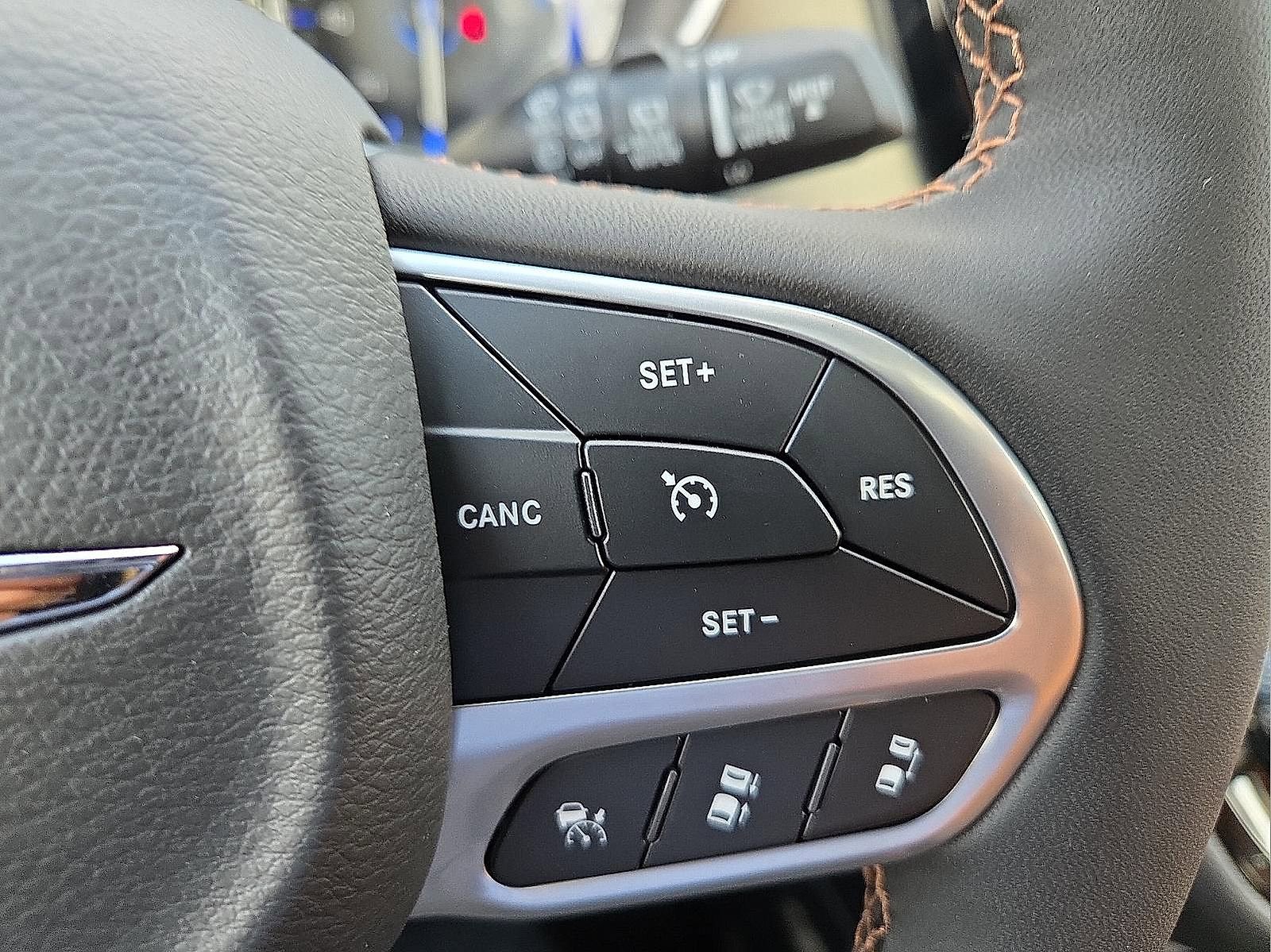 New 2026 Chrysler Pacifica Pinnacle w/ Trailer Tow Group AWD/4WD image 19