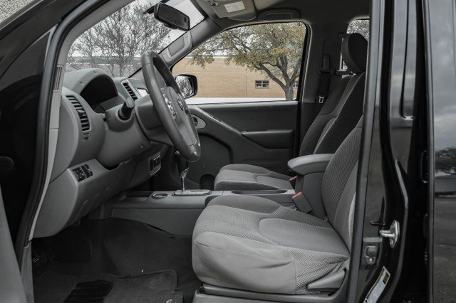 Used 2021 Nissan Frontier SV w/ Midnight Edition Floor Mats image 3