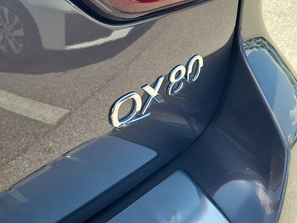 Used 2023 INFINITI QX80 Luxe w/ All-Season Package AWD/4WD image 9