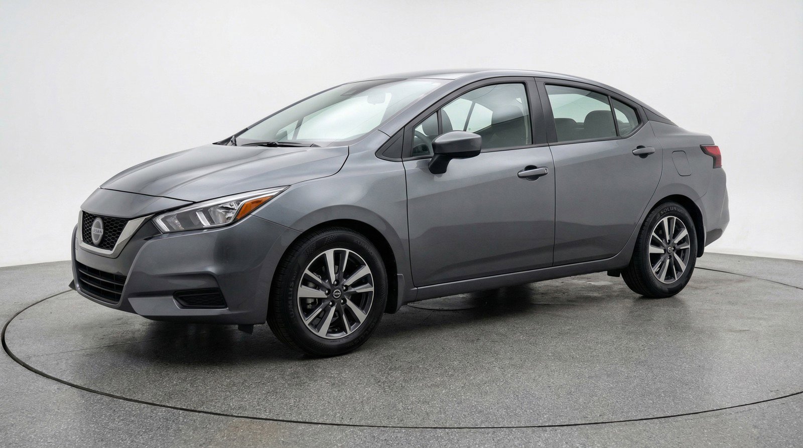 Used 2025 Nissan Versa SV image 3