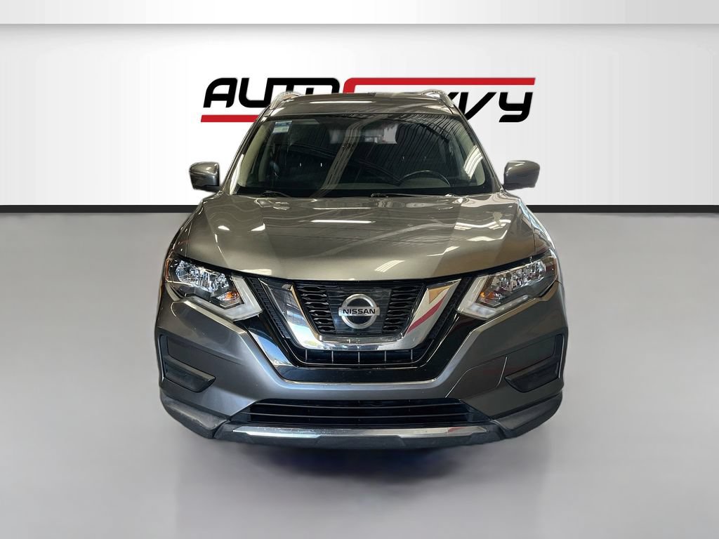 Used 2017 Nissan Rogue SV w/ SV Premium Package FWD image 2