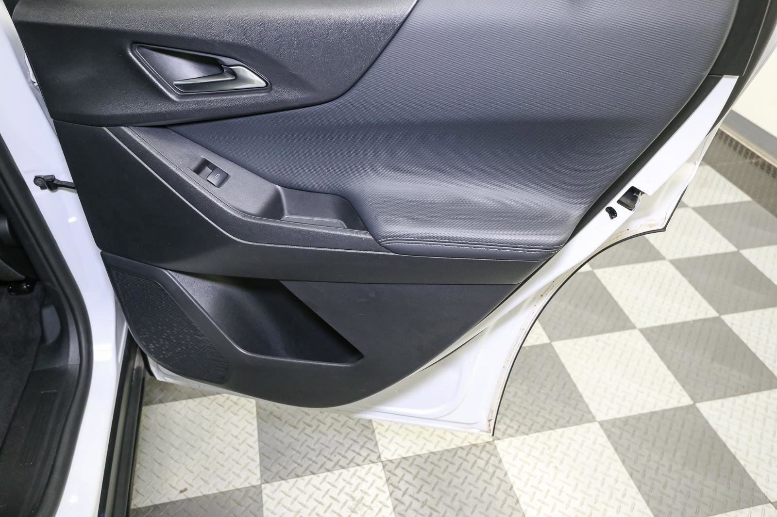 Used 2025 Chevrolet Equinox LT w/ Convenience Package II image 23