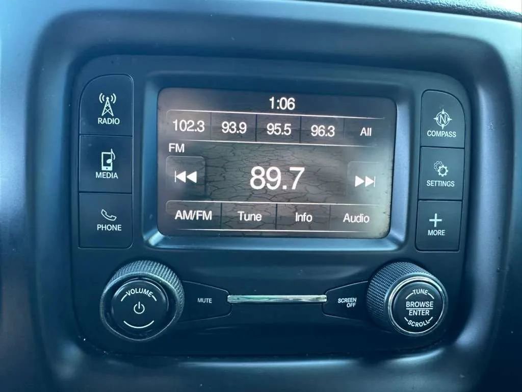 Used 2018 Jeep Compass Latitude image 38