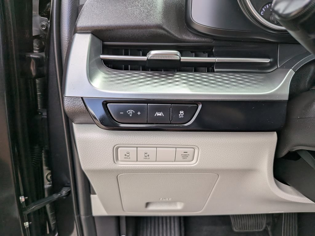 Certified 2024 Kia Carnival LX FWD image 28