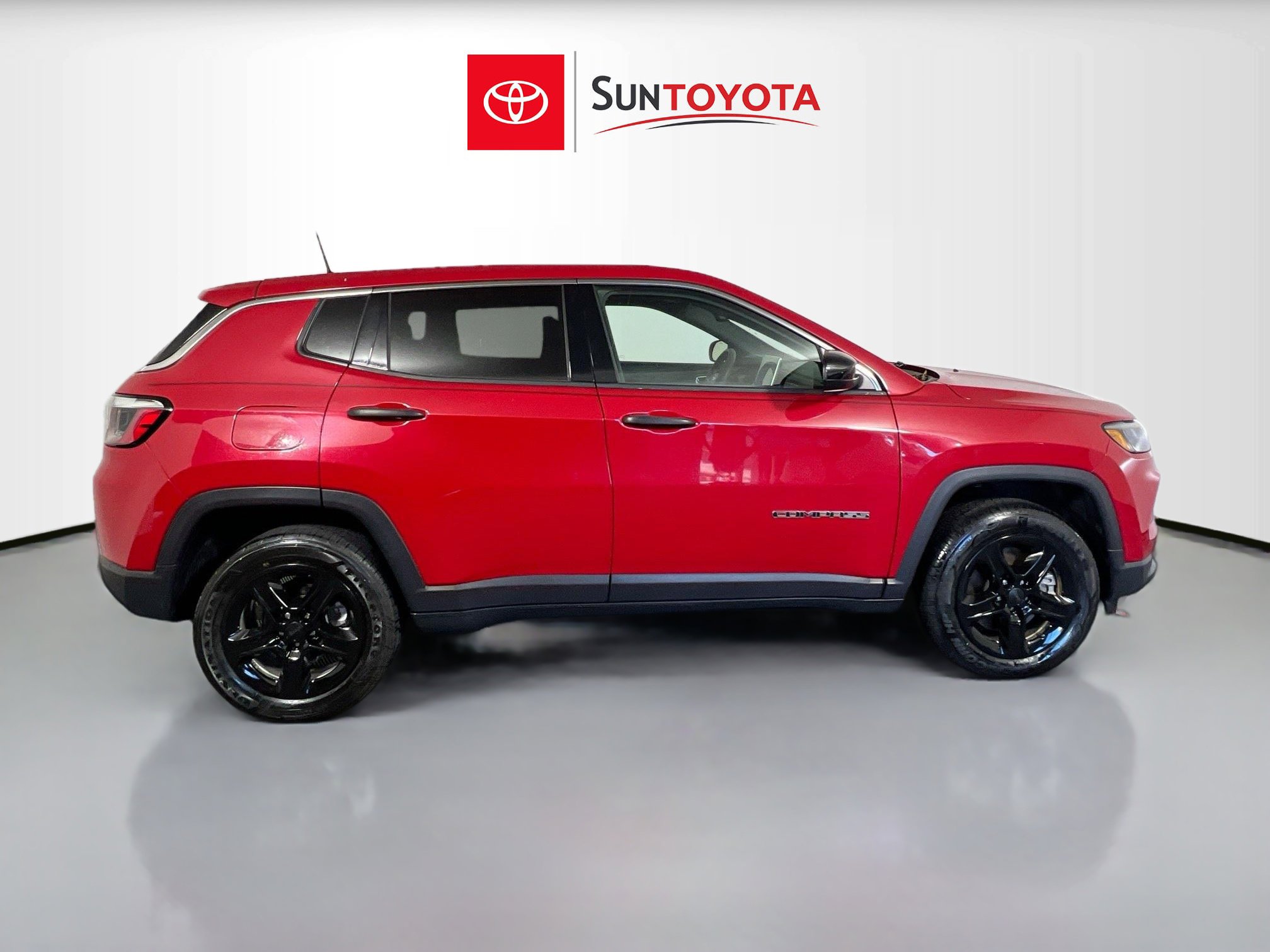 Used 2023 Jeep Compass Sport image 2